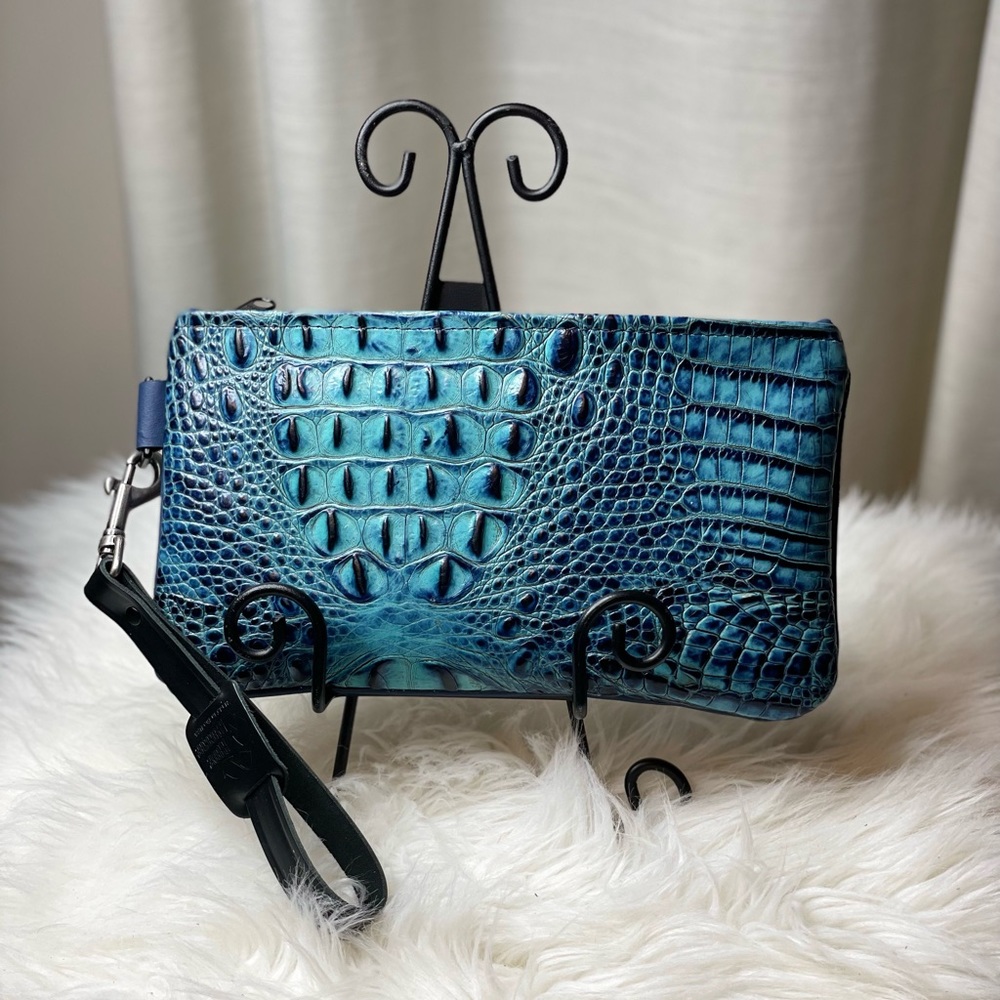 Cowhide Wristlet Clutch Leather Cowhide Zipper Embossed Leather Crossbody bag